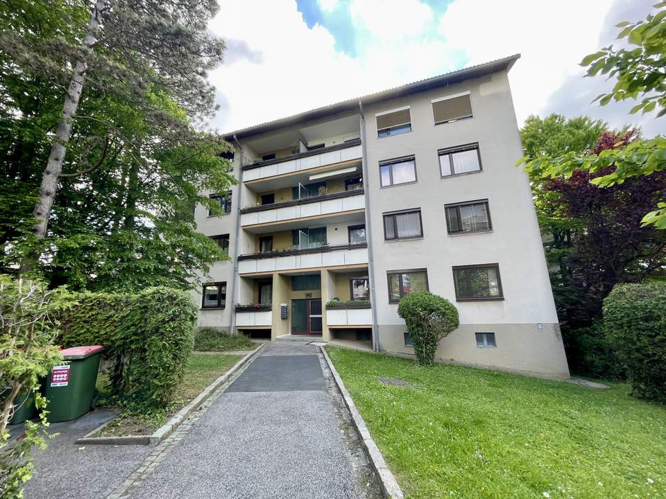 Schöne und geräumige MIETWOHNUNG 2.OG 120 m² - WG geeignet! Verfügbar und zu besichtigen ab 1. Juli