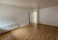 2-Zimmer, Dachgeschoßwohnung mit Schrankraum extra Küche