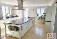 Exklusives, großzügiges Wohnhaus auf einem 1.600 m2 großen Grundstück, Pool &amp; traumhaften Weitblick