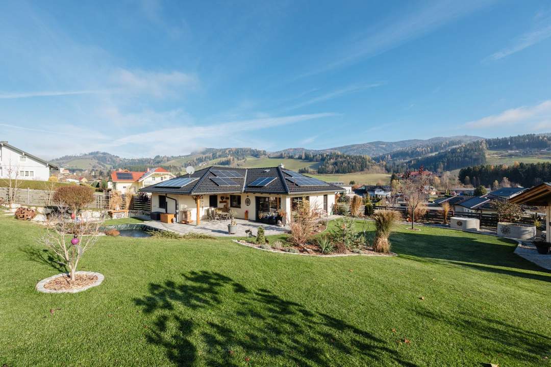 Einzigartiges Einfamilienhaus mit traumhaftem Gartenparadies und Pool in idyllischer Ruhelage in Reichenfels