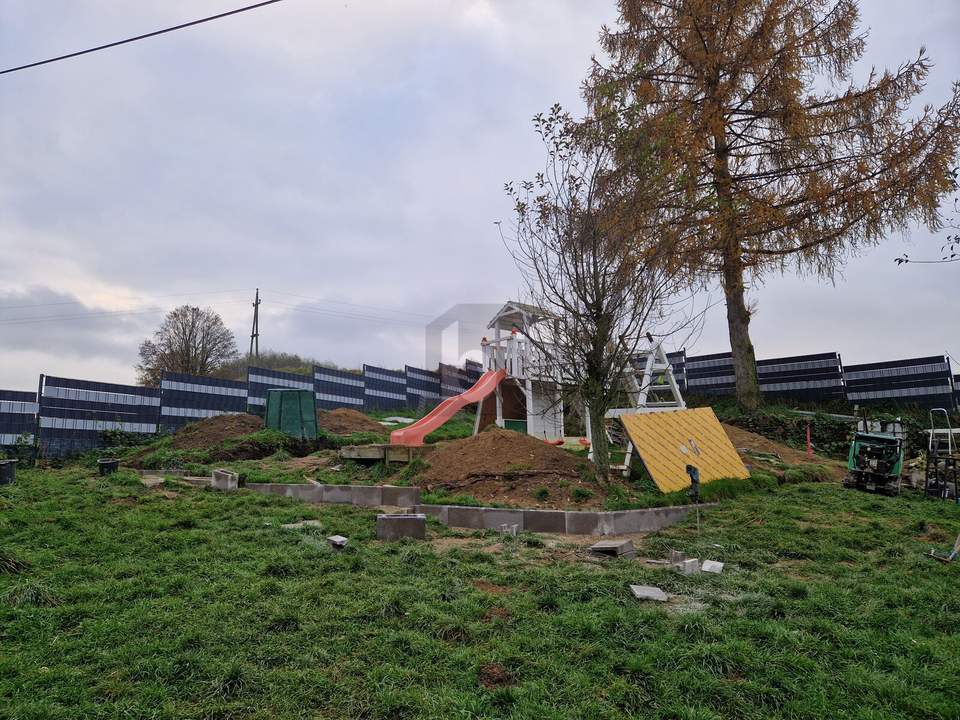 TRAUMHAFTE LAGE MIT BLICK INS GRÜNE!