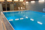 Exklusives Penthouse mit Hotelambiente – Hallenbad, Spa-Bereich, Partykeller und uneinsehbarer Dachterrasse