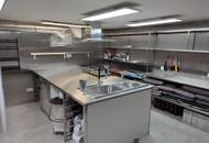 Charmantes Cafe/Bar + Bäckerei + mit großen Schanigarten + 51 m² Wohnung + komplett Küche für Catering + Kühlhaus