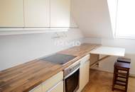 Schicke 2-Zimmer Dachgeschoss-Wohnung am Pfarrplatz 13