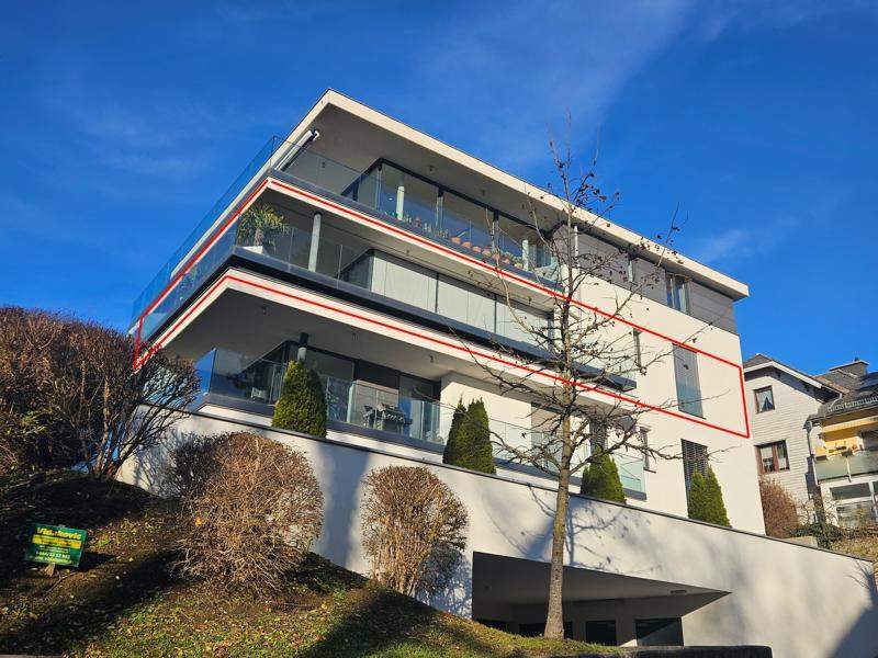 Schlagenstraße: Zentrumsnahe, exklusive 2-Zimmer-Wohnung mit großer Terrasse und schönem Fernblick