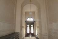 MITTEN im STUWERVIERTEL! ALTBAU zu RENOVIEREN, HOFRUHELAGE!