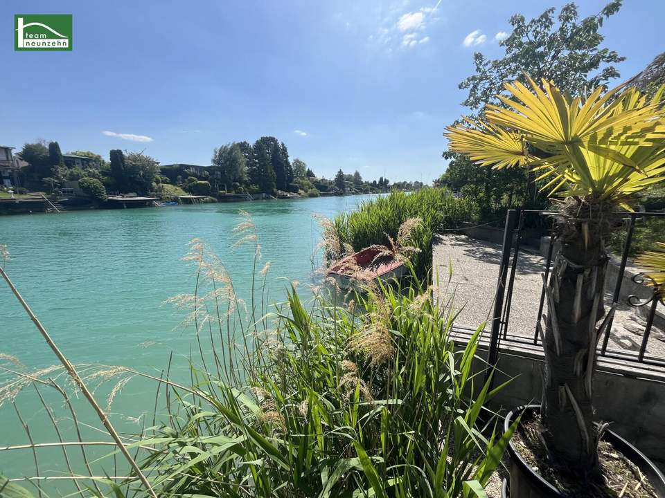 RUHIGES WOHNEN AM WASSER! Bungalow mit Blick ins Grüne mit direktem Badezugang! Erholung pur! Möbliert!