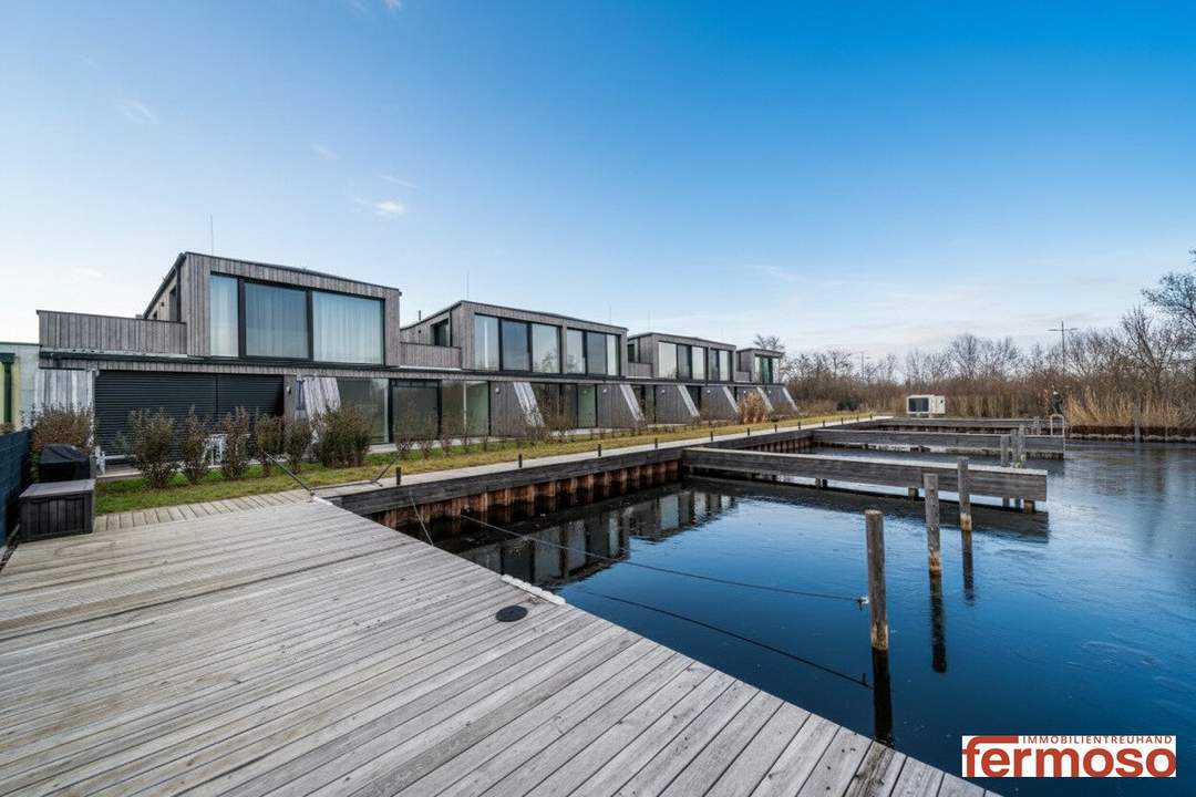Am Segelhafen West: 2-Zimmer-Wohnung mit Eigengarten, Wasserblick & 39-m²-Wohnküche