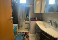 Diese Wohnung vereint Ruhelage, gepflegtes Ambiente und eine großzügiger Balkon/Loggia zu einem attraktiven Gesamtpaket. Ideal als Erstwohnung oder gemütlicher Rückzugsort mit grünem Ausblick!