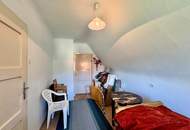 Sanierungsbedürftiges Haus mit großem Grundstück und Nebengebäude in ländlicher Umgebung