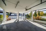 Villa mit Nebengebäude und Pool in Top-Ruhelage