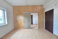 Verkaufsfläche, Büro, Praxis, Atelier, Studio oder Dienstleistungsbetrieb mit 2 eigenen PKW-Abstellplätzen im Ortszentrum von Sierning!
