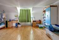 Familienfreundliches Mehrfamilienhaus mit Fernblick über Kierling – 2 Wohneinheiten mit Potenzial !