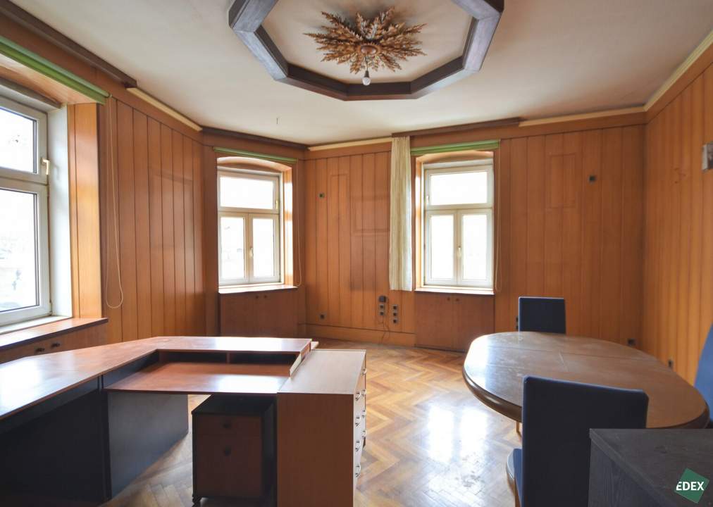 Sanierungsbedürfitg - 4-Zimmer-Altbau in der Neustiftgasse