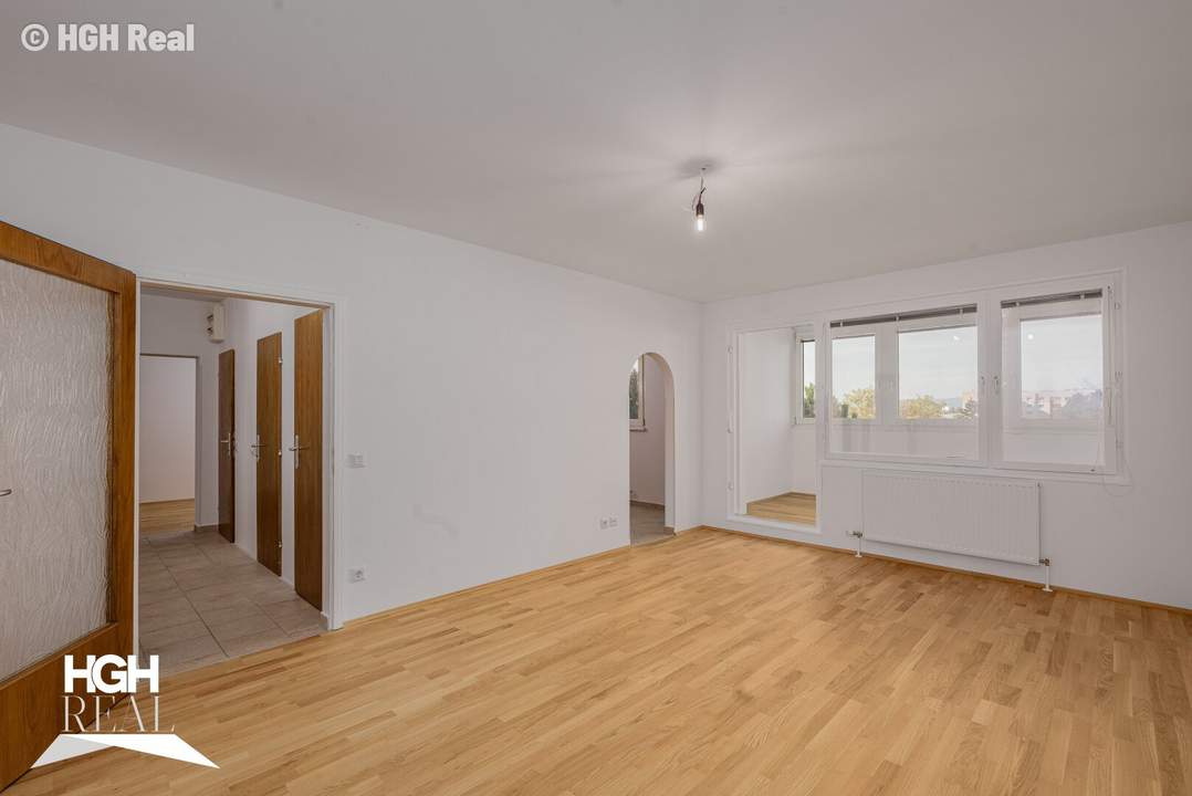 1220 Wien Renovierte, ruhige und helle Wohnung mit verglaster Loggia, schönem Ausblick und U1-Anbindung