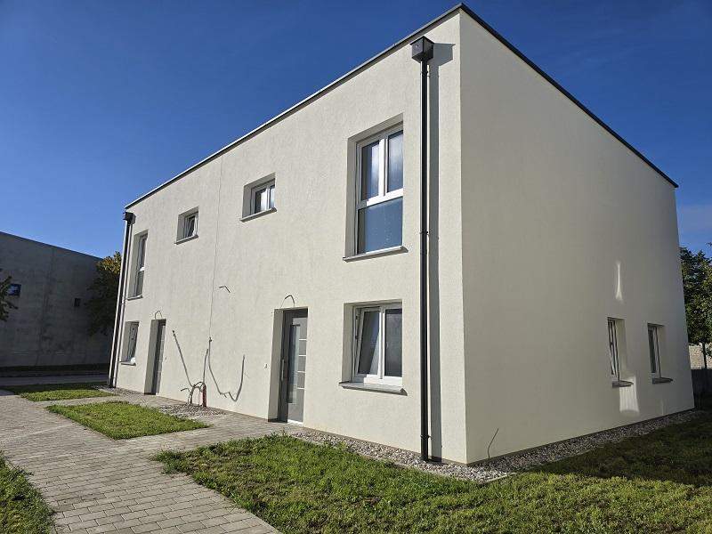 MODERN, MASSIV UND HOCHWERTIG VOM BAUMEISTER