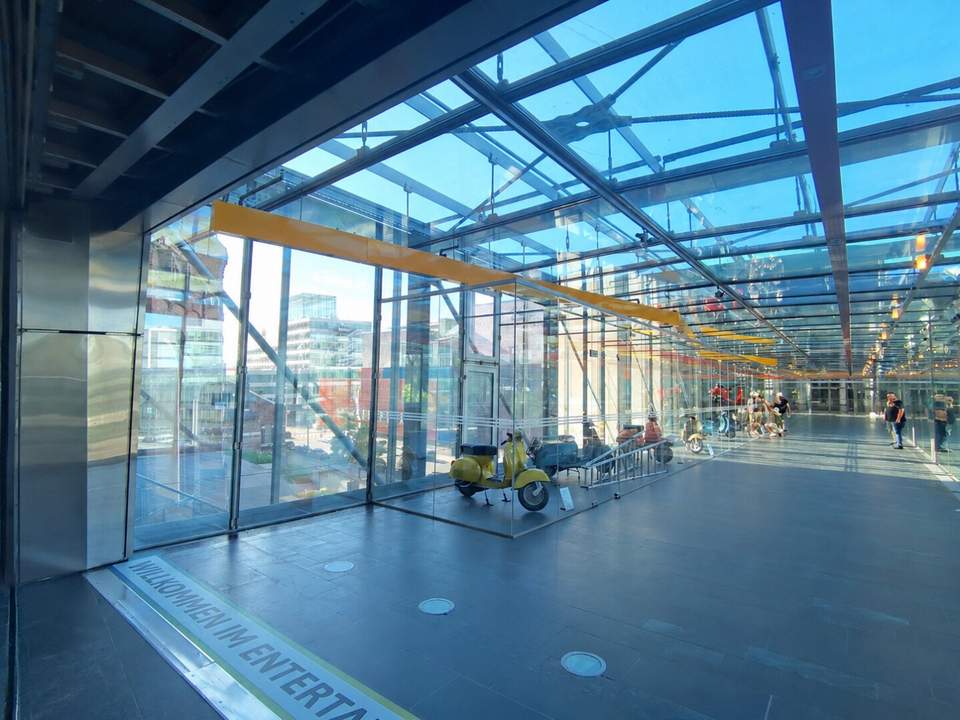 POP-UP-FLÄCHEN AN DER BRÜCKE ZUM ECO CENTER ZU MIETEN!