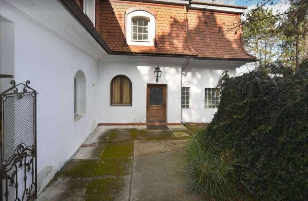 Eine Villa mit viel Potential und einzigartigem Charme in bester Lage