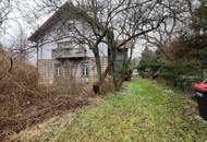 Sanierungsbedürftiges Haus auf großem Grundstück! Erwecken Sie es aus dem Dornröschenschlaf!