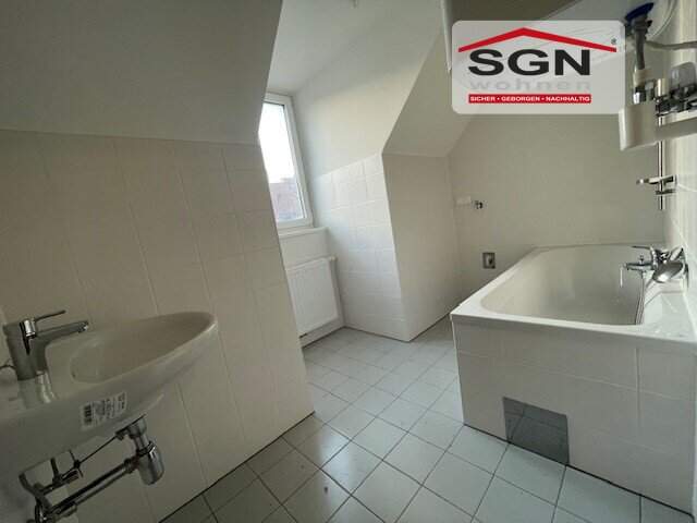 3-Zimmer spezielle Dachgeschoßwohnung