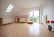 Großzügige 2-Zimmer Wohnung mit Balkon und Dachboden