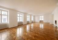 WIENER KLASSIK IM GÖTTWEIGERHOF: Topsanierte Altbauwohnung mit prachtvollem 70 m² großen Wohnsalon