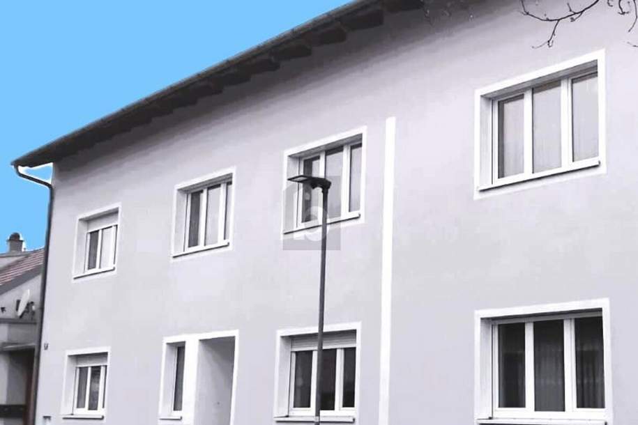 GROSSZÜGIGER FAMILIENHIT - FÜNF SCHLAFZIMMER - BALKON UND KLEINER GARTEN, Haus-kauf, 450.000,€, 2700 Wiener Neustadt(Stadt)