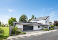 Blickfang mit Privatsphäre! Außergewöhnliches Designerhaus mit viel Raum zur Entfaltung | 9 Zimmer, Edelstahlpool, Sauna, Weinkeller | Vereint Wohnen und Arbeiten | Barrierefrei