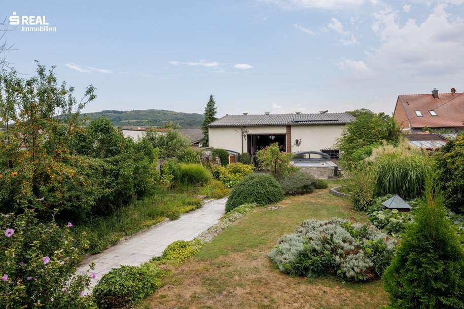 Einmalig attraktives Wohnhaus mit Traumgarten, Pool, Garagenplätzen und großen Nebengebäuden, Haus-kauf, 670.000,€, 2003 Korneuburg