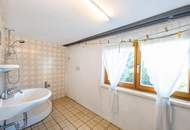 Einfamilienhaus mit Einliegerwohnung, Garage, Carports und Ausblick!