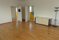 Große Halle mit mit 1272 m² plus 360 m² Büro im Gewerbepark Primetzhofer