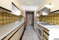 NÄHE DONAUKANAL &amp; ROCHUSMARKT | Sanierungsbedürftige 2-Zimmer-Wohnung mit Innenhof-Loggia | Separate Küche | 5. Liftstock