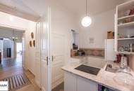 Großzügige 3 Zimmer Altbau-Wohnung mit gemütlicher Innenhof-Terrasse (50m²) &amp; U4-Anbindung - ab 1.10.25 beziehbar!