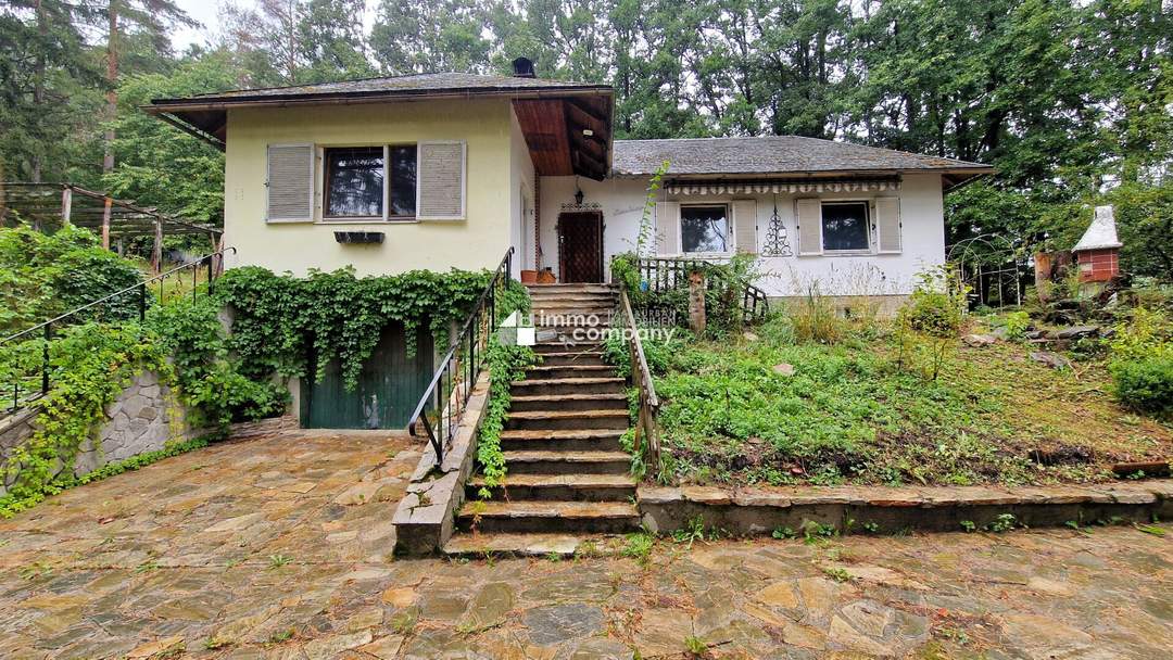 Abgeschotteter Bungalow mit großem Grund in malerischem Michelbach - sanierungsbedürftig, Garage, große Einfahrt &amp; herrlicher Grünblick