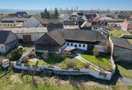 Ein Vierkanthof wie aus dem Bilderbuch – liebevoll renoviertes Wohnhaus und traumhafter Innenhof