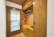 Wohnqualität und Raumvielfalt – gepflegtes Zweifamilienhaus mit Gartenidylle