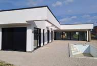 NEUER PREIS Exklusiver Wohntraum – Neubau-Bungalow mit Pool &amp; Doppelgarage - Erstbezug