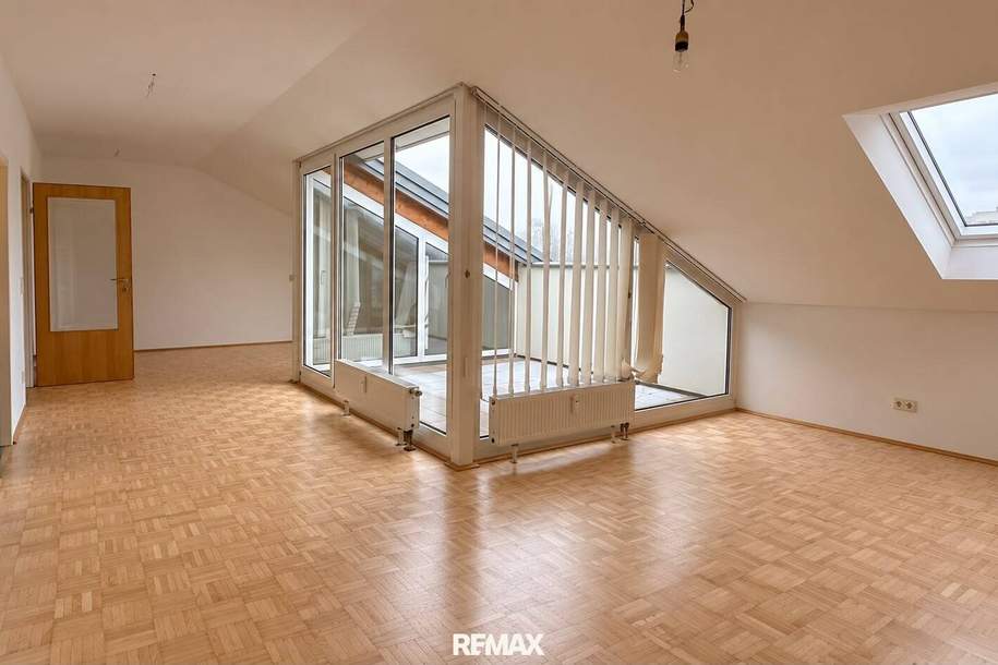 Charmante Dachgeschosswohnung mit Terrasse und Tiefgaragenplatz im Zentrum von Leonding, Wohnung-kauf, 269.000,€, 4060 Linz-Land