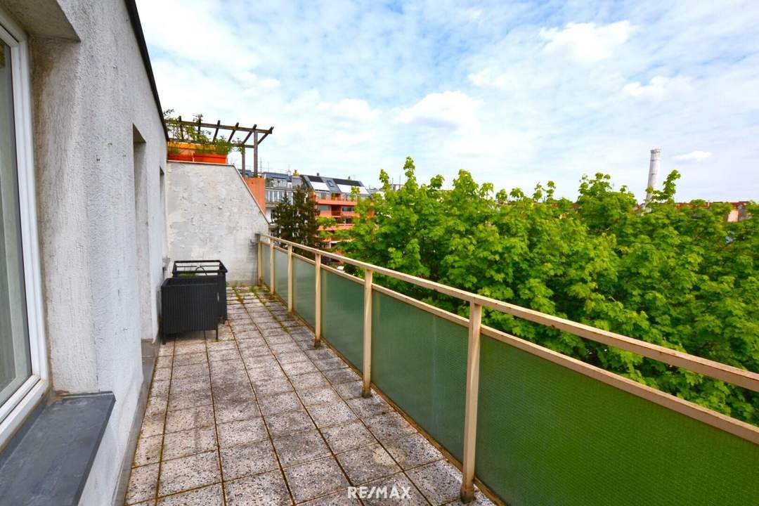 3 Zimmer DG-Wohnung mit zwei Terrassen und Top Infrastruktur