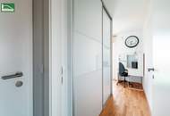 Bestlage am Wasser - direkt beim Hirschstettner Badeteich mit vermutlich der besten Aussicht Wiens! Ein Balkon zum Verlieben!