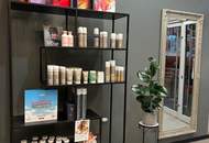 Moderner, komplett ausgestatteter Friseursalon