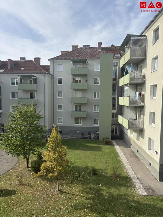 Derzeit in Sanierung! 3-Zimmerwohnung mit perfekter öffentlicher Verkehrsanbindung! Inkl. Kellerabteil und unbefristeter Vertrag! Heizkosten und Warmwasser inklusive! Ab 01.10.2026 verfügbar!