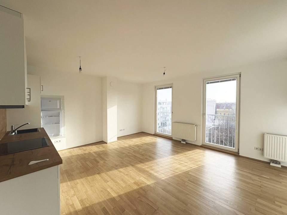 Lichtdurchflutete 2-Zimmer-Wohnung mit neuer Küche - Loggia in den Innenhof - direkt beim Enkplatz!