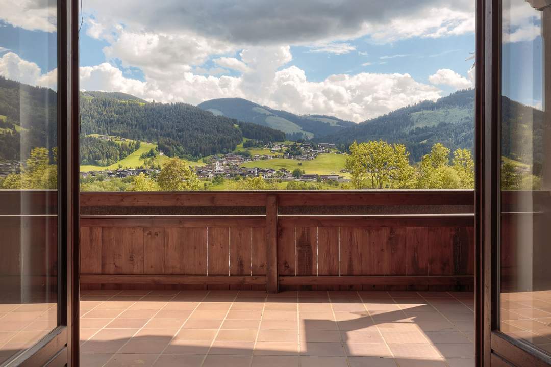 Miete: Sonnige Dachgeschosswohnung mit Berg- & Fernblick
