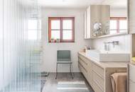 Zweifamilienhaus mit vielseitigem Gewerbebereich & exklusivem Wellnesshaus