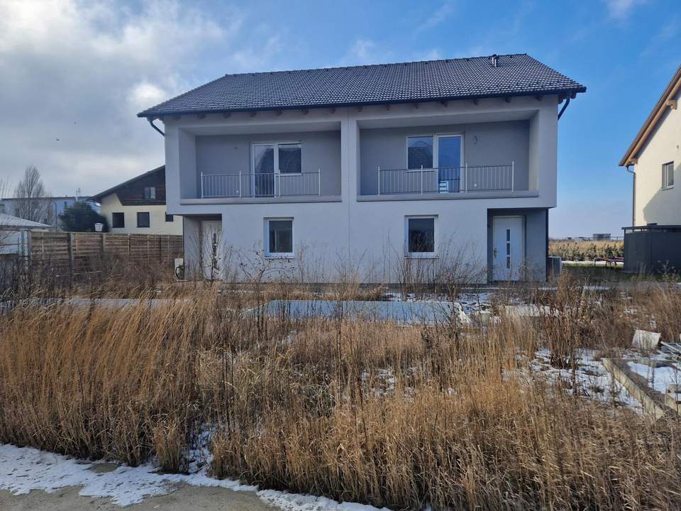 BAUHERREN AUFGEPASST: GELEGENHEIT AUF EINE DOPPELHAUSHÄLFTE MIT GERINGFÜGIGEN FERTIGSTELLUNGSARBEITEN