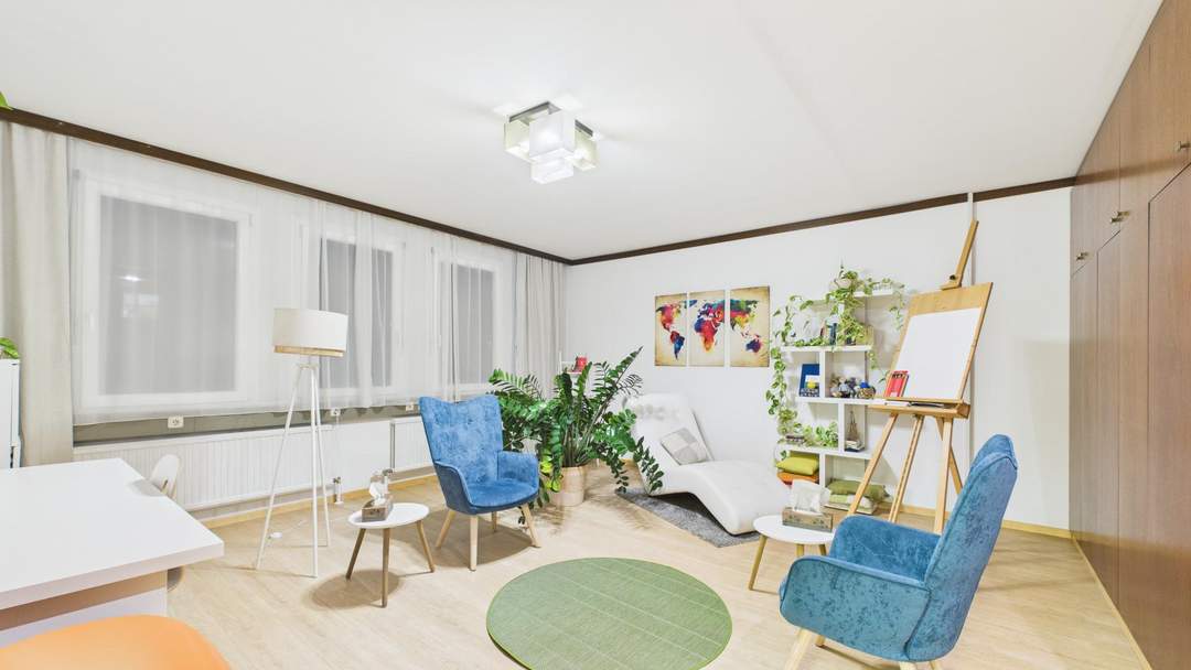 100 m² Praxis oder Bürofläche mit 2 Parkplätzen