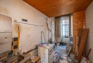 **Hannovermarkt** Renovation Opportunity: 2-Room Period Apartment with Airbnb Potential