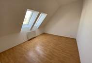 Helle 2-Zimmer-Dachgeschosswohnung – Sofort verfügbar!
