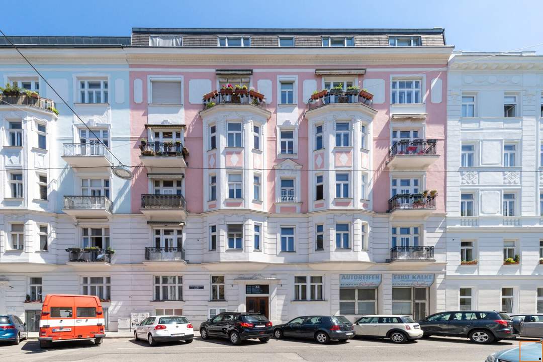 Weissgerberviertel: Renovierungsbedürftiges 4-Zimmer Altbaubüro mit Grünblick nähe Hundertwasser Haus